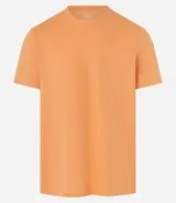 Remera de manga corta y cuello redondo, confeccionada en algodón peruano de alta calidad. Presenta un diseño liso y corte cómodo, ideal para uso diario.