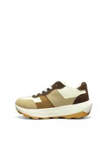 Zapatilla deportiva Pdk Bliss en tonos beige, marrón y blanco, con diseño de paneles combinados y suela chunky de goma.