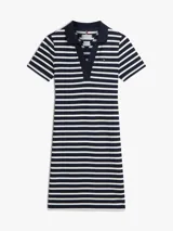Vestido tipo chomba de Tommy Hilfiger, con diseño a rayas horizontales en azul marino y blanco, corte slim, cuello polo con escote en V pronunciado y mangas cortas.