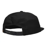 Gorra negra tipo trucker con visera plana, logo de la marca y estampa de una margarita.
