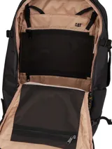 Mochila Cat modelo Travel Backpack color negro, confeccionada en poliéster reciclado, con compartimento principal grande, bolsillo para portátil con acceso desde el panel trasero, cremalleras impermeables y detalles de la marca.