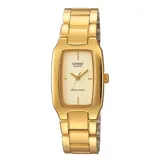 Reloj Casio para mujer con caja rectangular dorada, esfera color crema y pulsera de eslabones dorados.