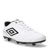 Championes de fútbol Umbro modelo Classico III HG, color negro con detalles en blanco. Presentan un diseño clásico con costuras en la puntera para mayor control, cierre de cordones y suela con tapones para césped natural o artificial.