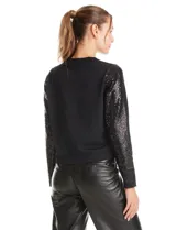 Cardigan de punto con frente bordado en lentejuelas negras. Presenta mangas largas y espalda en tejido rib, con cierre frontal de botones metálicos decorados.