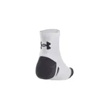 Pack de tres pares de medias deportivas Under Armour Performance Tech, de corte medio, en color blanco con puntera y talón en gris oscuro.