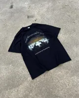 Remera negra de algodón con estampado del álbum Master of Puppets de Metallica.