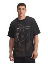 Remera de corte holgado con hombros caídos, confeccionada en tejido de mezcla de algodón con acabado lavado. Presenta un estampado frontal de un toro encadenado y el logo de Project Rock.