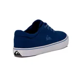 Championes urbanos Quiksilver modelo Zuma, color azul marino con suela blanca y detalles sutiles en celeste. Cuenta con el logo de la marca bordado en el lateral y cordones planos a tono.