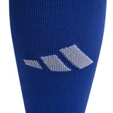 Medias de fútbol Adidas de caña alta, color azul con las tres bandas características en blanco en el puño superior. Presentan refuerzos en talón y puntera en color gris jaspeado y logo de la marca en el lateral.