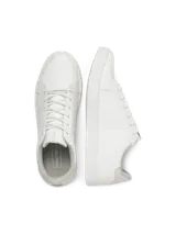 Championes blancos de Jack & Jones con suela de goma, puntera redonda y forro de malla.