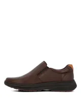 Zapatos slip on Hush Puppies modelo Hunt II, color marrón, confeccionados en cuero con elásticos laterales para un calce fácil y suela ultraliviana.