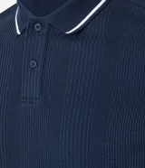 Polo de hombre marca Marfinno, confeccionada en tejido de media malla con textura rayada. Presenta cuello polo con botones y mangas cortas con terminaciones en rib con detalles contrastantes.