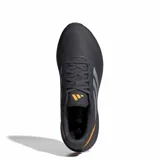 Championes de running Adidas Runfalcon 5, de color gris con las clásicas tres tiras en los laterales en tono gris claro y detalles en color naranja brillante en la lengüeta y el talón. Cuentan con capellada de malla transpirable, cordones al tono y entresuela Cloudfoam para mayor amortiguación.
