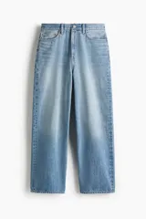 Jean de corte holgado en denim de algodón rígido, con diseño de piernas redondeadas extraamplias y tiro bajo.