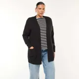 Chaqueta larga de punto color negro, con frente abierto, mangas largas con puños acanalados y dos bolsillos frontales aplicados.