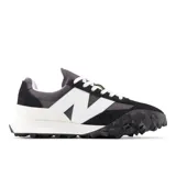 Championes New Balance modelo XC-72, con capellada gris, detalles en negro y logo blanco.