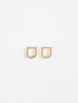 Par de aros dorados de acero quirúrgico hipoalergénico, con forma de U redondeada.