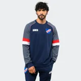 Buzo de cuello redondo Umbro del Club Nacional de Football, con cuerpo en azul marino y mangas en gris jaspeado. Presenta detalles en rojo y blanco en las mangas, escudo del club en el pecho y logo de Umbro.