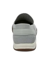 Sneaker slip-on de tejido transpirable en color gris, con diseño ergonómico, entresuela de EVA para amortiguación y suela de goma con tracción.
