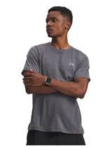 Remera deportiva Under Armour Velociti Reflct SS de manga corta, color gris con diseño texturizado, cuello redondo y el logotipo reflectante de la marca en el pecho.