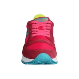Championes urbanos Saucony modelo Jazz Original, con diseño multicolor en tonos fucsia, celeste y amarillo neón. Presentan una combinación de materiales textiles y gamuza, con suela de goma dentada y entresuela bicolor.