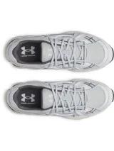 Championes Under Armour modelo Sola, de diseño retro con líneas esculpidas. Presentan una parte superior de malla y material sintético en tonos grises, con soporte de arco de TPU y entresuela de EVA acolchada para mayor comodidad.