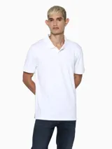 Chomba de algodón de Calvin Klein, con diseño de color sólido, cuello clásico, tapeta de dos botones y mangas cortas.