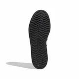 Championes Adidas modelo Streettalk, de diseño urbano con exterior sintético negro, tres bandas laterales blancas y suela de caucho negra. Presenta puntera con relieve y detalle en blanco en el talón.