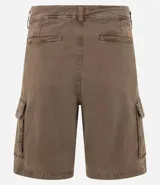 Bermuda cargo de algodón color blanco, con bolsillos laterales y traseros, cierre con botón y cremallera.