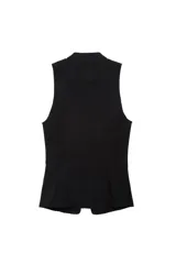 Chaleco negro de cuello alto con cierre frontal de cremallera plateada, corte entallado y confeccionado en tejido crepé.