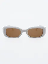 Lentes de sol rectangulares color crema con cristales marrones.