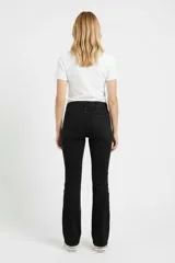 Pantalón de jean blanco de tiro alto, corte oxford y diseño clásico con bolsillos.