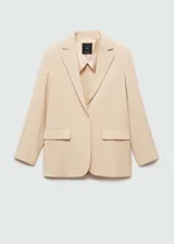 Blazer de corte recto y diseño a rayas, con cuello de solapa con muesca, cierre frontal de un botón y dos bolsillos delanteros con solapa.