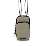 Bolso porta celular con cierre frontal, compartimentos internos para tarjetas y bolsillo trasero. Incluye correa elástica regulable y desmontable.