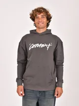 Canguro negro con capucha, manga larga y bolsillo canguro frontal. Presenta un estampado blanco con texto en tipografía cursiva en el pecho.