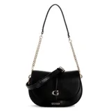 Cartera tipo saddle bag Guess modelo Carrie, color negro, con solapa frontal, logo metálico dorado y correa combinada de cuero sintético y cadena dorada.