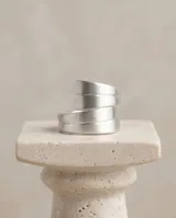 Anillo de plata 925 con diseño envolvente de varias vueltas y acabado liso.