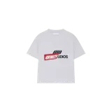 Remera oversize gris melange con estampa frontal gráfica multicolor de estilo industrial y automovilístico.