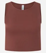 Top cropped de algodón acanalado color bordó, con cuello redondo y sin mangas.