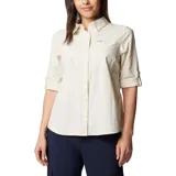 Camisa de manga larga Columbia, diseñada para senderismo, con tecnología de secado rápido y protección solar. Presenta cuello clásico, cierre frontal con botones, bolsillos en el pecho y mangas enrollables con lengüetas de ajuste.
