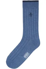 Medias de caña media con diseño acanalado en color azul, con el logo de la marca bordado en la parte superior y el nombre de la marca estampado en la zona del pie.