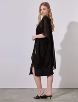 Kimono blanco de gasa con apliques de brillos, marca Jessica Mc Clintock.