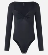 Body negro de manga larga confeccionado en microfibra, con escote en V y busto torcido.