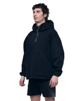 Canguro oversize de denim negro con capucha, cuello alto con cierre metálico, puños elásticos y bolsillo frontal tipo canguro.