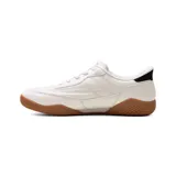 Championes Skechers Zinger Evo modelo Off The Pitch para hombre, en color blanco con suela de goma marrón y detalles en negro. Confeccionados en material sintético con la tecnología Slip-ins para un calce fácil y cómodo sin necesidad de atar cordones.