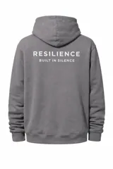 Canguro con capucha de algodón con felpa, color gris, con diseño bordado en la espalda que incluye el texto 'RESILIENCE' y 'BUILT IN SILENCE'.
