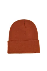Gorro tipo beanie de punto con vuelta, color azul oscuro.