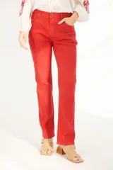 Blazer azul de corte recto, con solapas y cierre con dos botones.