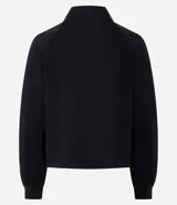 Buzo de cuello alto estructurado, confeccionado en tejido modal acanalado color marrón. Presenta un corte regular, mangas largas con puños ajustados y diseño minimalista.