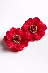 Caravanas de flor de tela color azul celeste, con centro de resina blanca y strass.